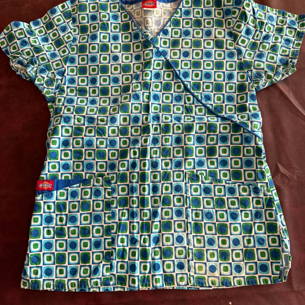 Dickies small scrub top gently used